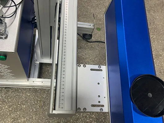 Flying fiber laser marking machine