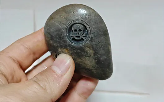 As máquinas de marcação a laser UV deixam marcas perfeitas no jade