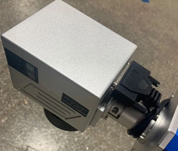 Flying fiber laser marking machine