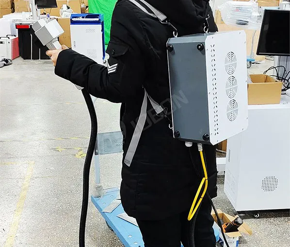 Backpack laser cleaning machine
