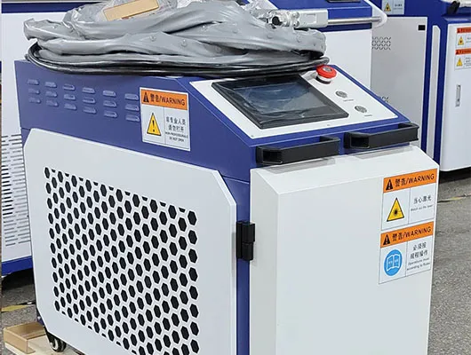 laser cleaning device